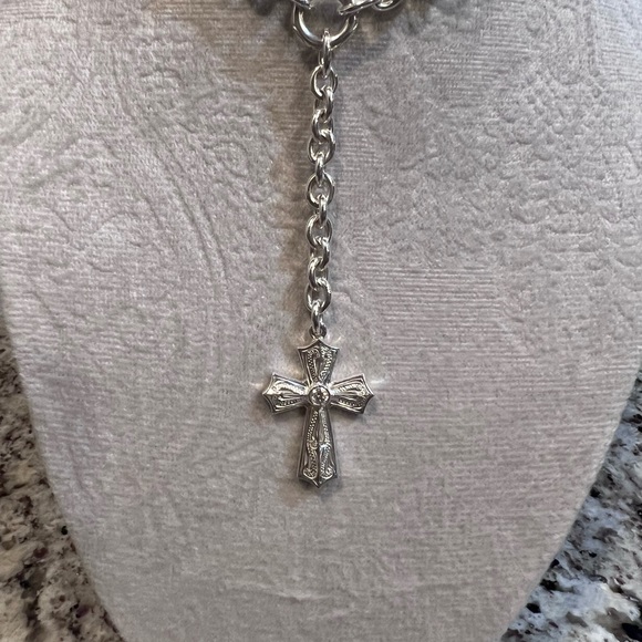 NEW—unique God of Piece cross necklace - Picture 4 of 8